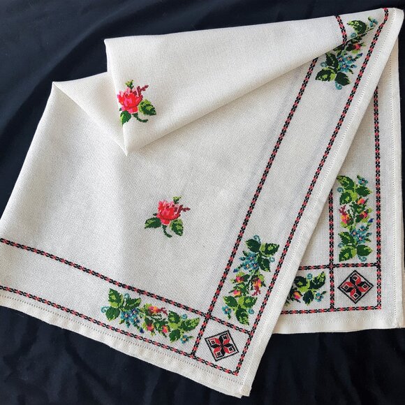 VTG Hand Embroidery Cross Stitch Roses Borders Tablecloth Table Topper 40"X31" - Picture 1 of 15